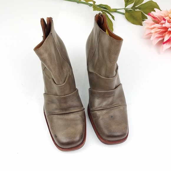 Kork-Ease Dark Taupe 'Kissel' Boot
Sz 7 - Picture 2 of 8